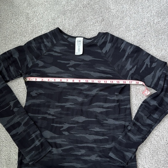 Athleta Girl Black Camo Power Up Top Size XXL/16 - Picture 3 of 6